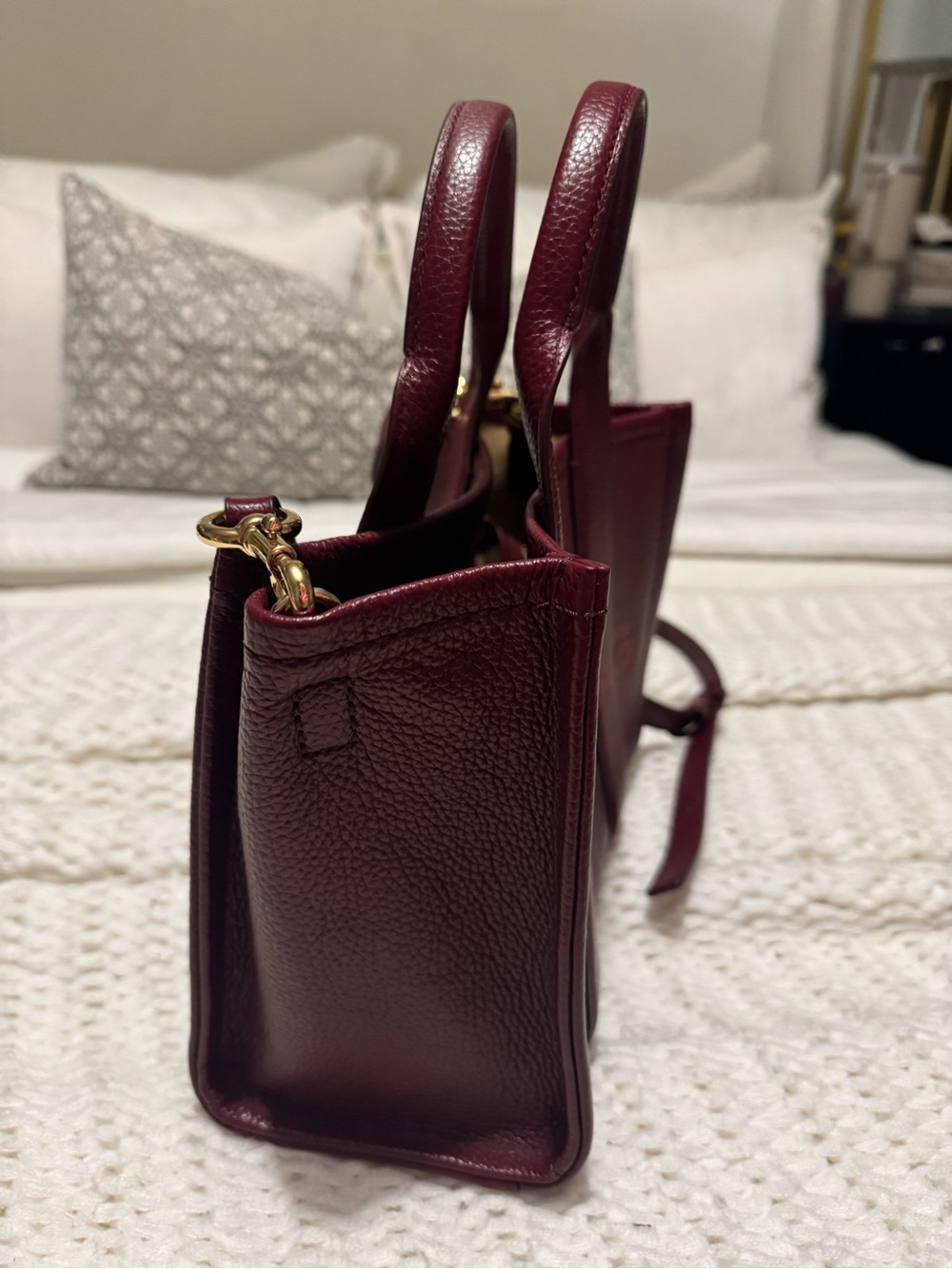 Marc Jacobs Small 'The Tote' Leather bag in “Cherry” (Burgundy) - Picture 3 of 10